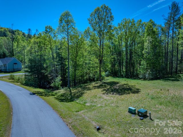 92 Crystal Heights Drive, Hendersonville, NC 28739