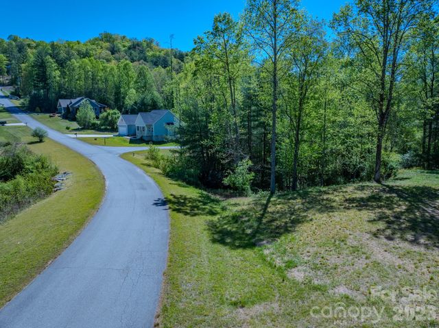 92 Crystal Heights Drive, Hendersonville, NC 28739