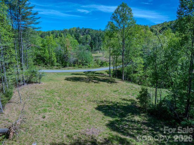 92 Crystal Heights Drive, Hendersonville, NC 28739