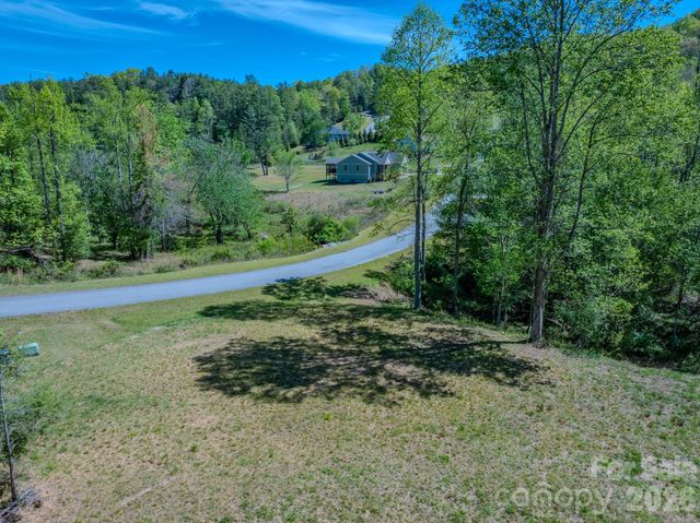 92 Crystal Heights Drive, Hendersonville, NC 28739