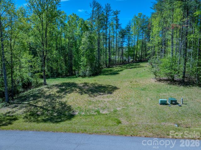 92 Crystal Heights Drive, Hendersonville, NC 28739