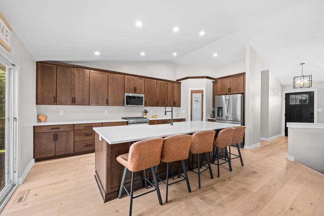 29518 River View PARKWAY, Burlington, WI 53105