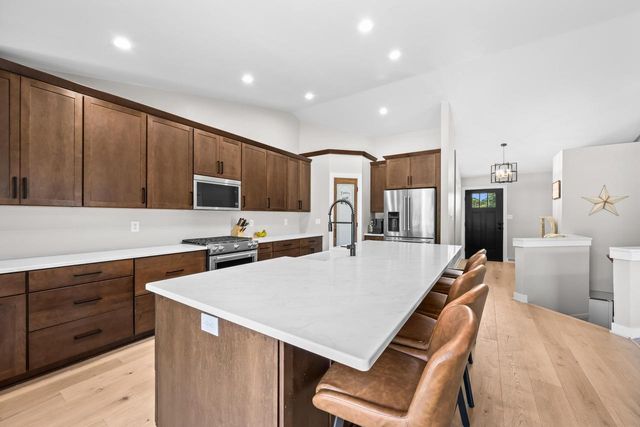 29518 River View PARKWAY, Burlington, WI 53105