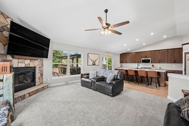 29518 River View PARKWAY, Burlington, WI 53105