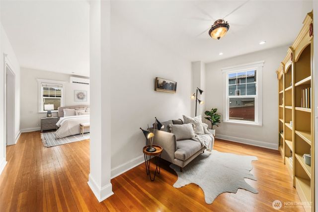 2446 Queen Anne Avenue N, Seattle, WA 98109