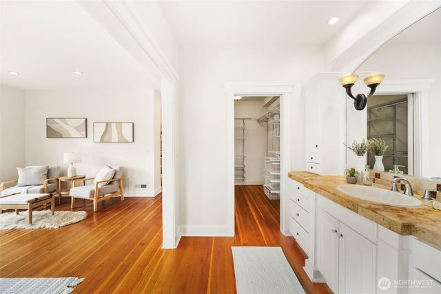 2446 Queen Anne Avenue N, Seattle, WA 98109