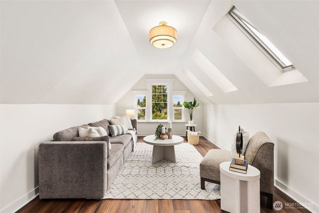 2446 Queen Anne Avenue N, Seattle, WA 98109