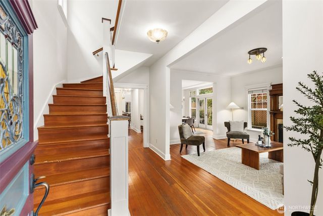 2446 Queen Anne Avenue N, Seattle, WA 98109