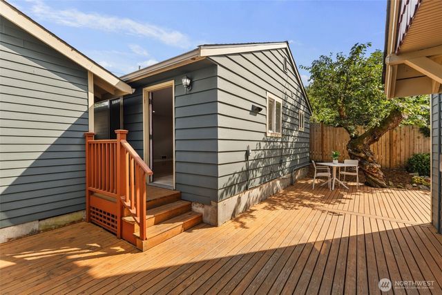 2446 Queen Anne Avenue N, Seattle, WA 98109