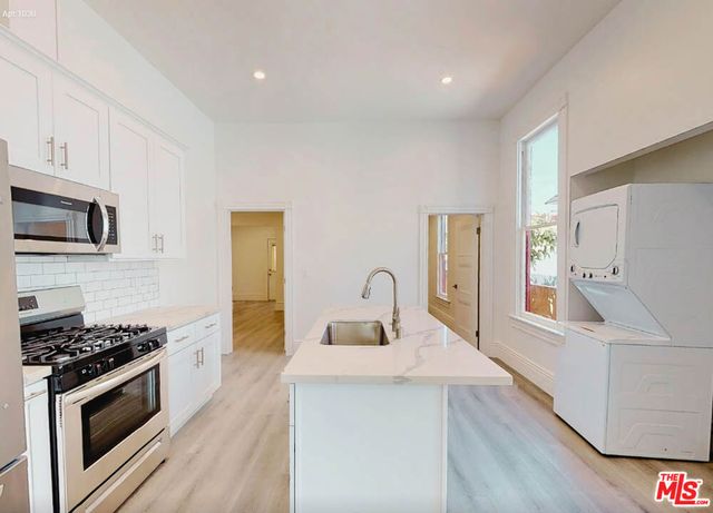 1030 W 23rd Street, Los Angeles, CA 90007