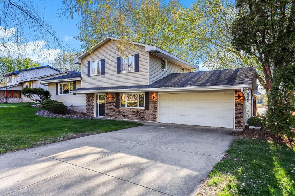 129 E Golden Lake Lane, Circle Pines, MN 55014