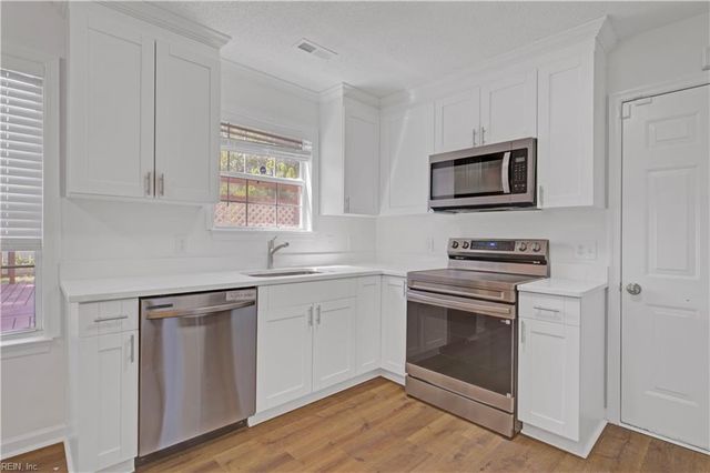 453 Waverly PL, Newport News, VA 23608