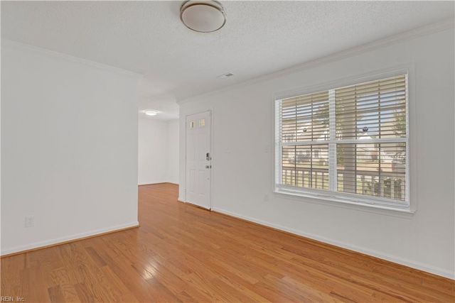 453 Waverly PL, Newport News, VA 23608