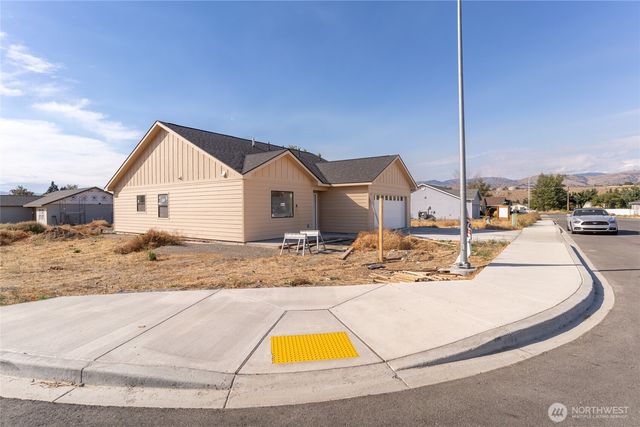 420 Koala Avenue, Omak, WA 98841