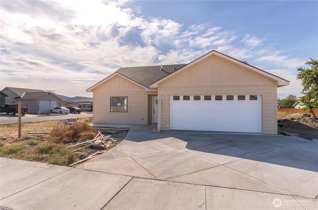 420 Koala Avenue, Omak, WA 98841