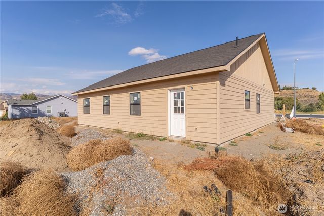 420 Koala Avenue, Omak, WA 98841