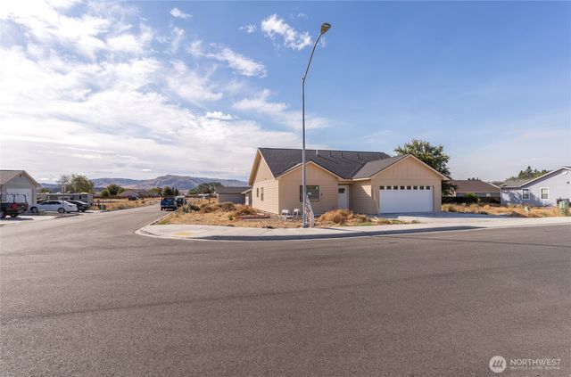 420 Koala Avenue, Omak, WA 98841