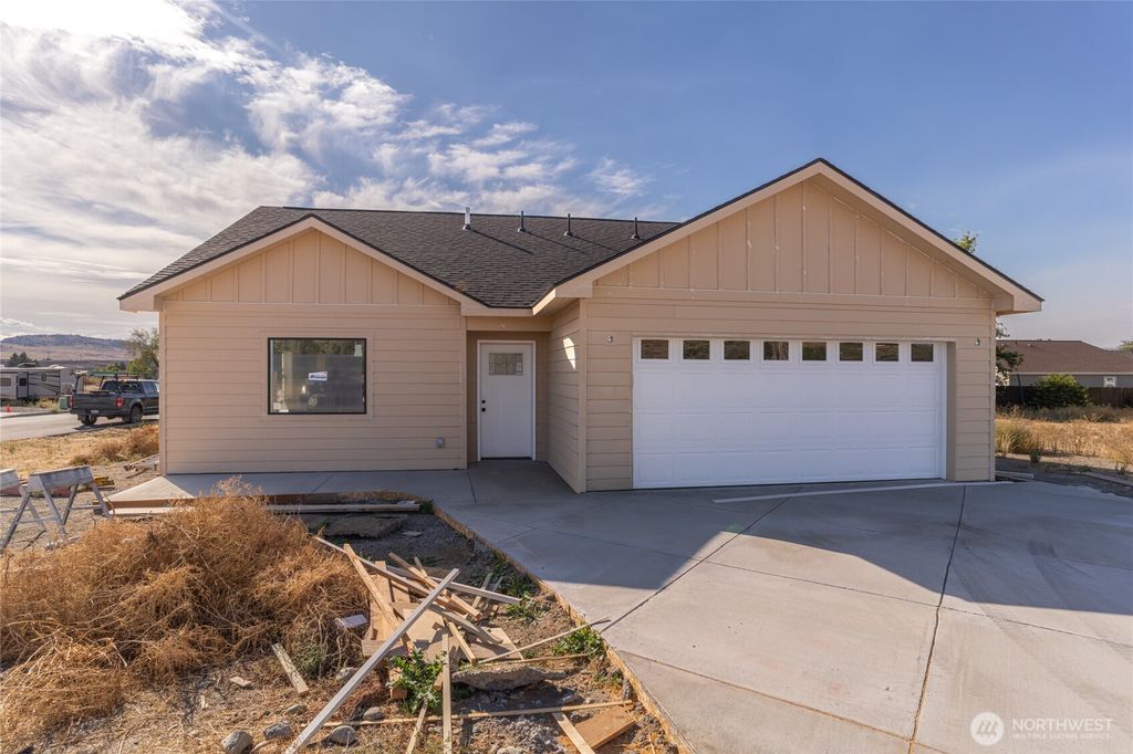 420 Koala Avenue, Omak, WA 98841