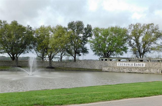810 Chenango Ranch Drive, Angleton, TX 77515