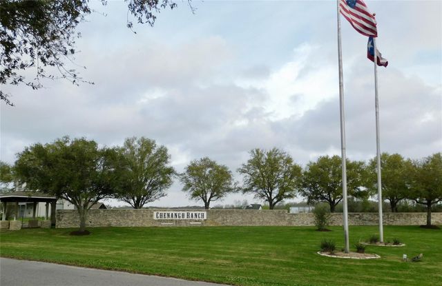 810 Chenango Ranch Drive, Angleton, TX 77515