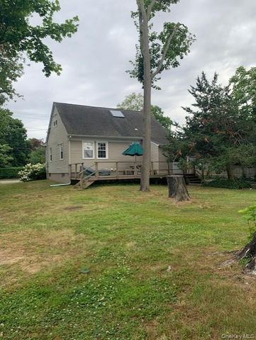 301 Foster Avenue, Sayville, NY 11782