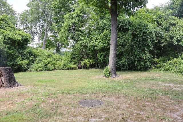 301 Foster Avenue, Sayville, NY 11782