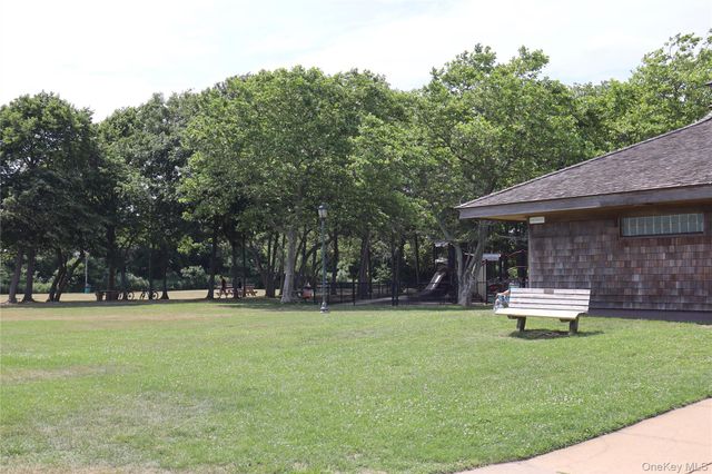 301 Foster Avenue, Sayville, NY 11782