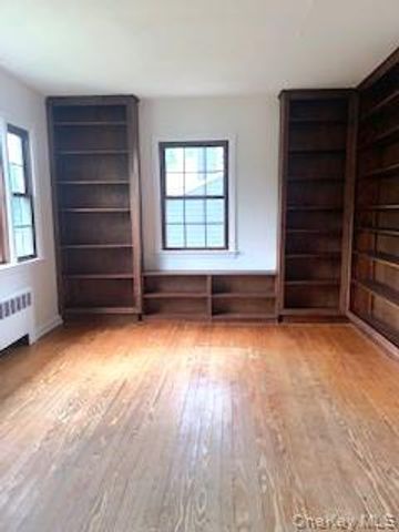 301 Foster Avenue, Sayville, NY 11782