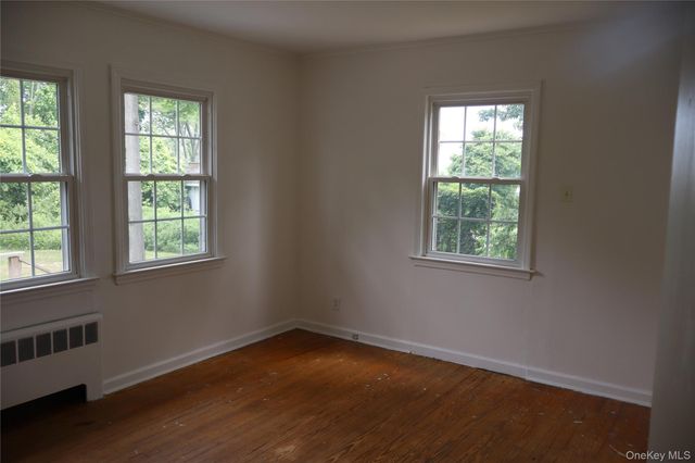 301 Foster Avenue, Sayville, NY 11782