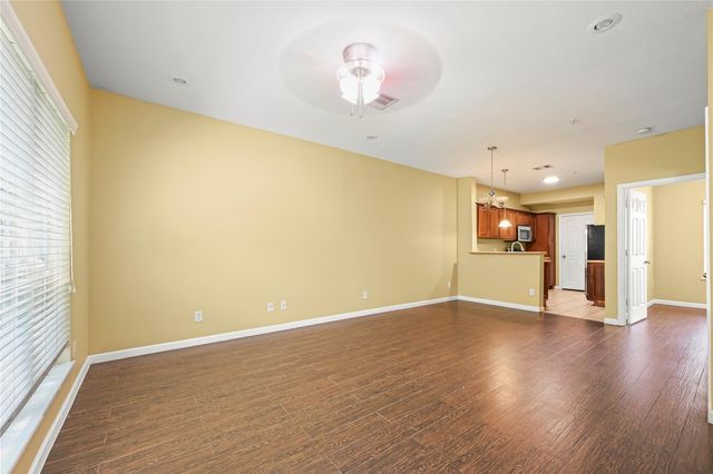 1520 Sherwood Forest Street 301, Houston, TX 77043