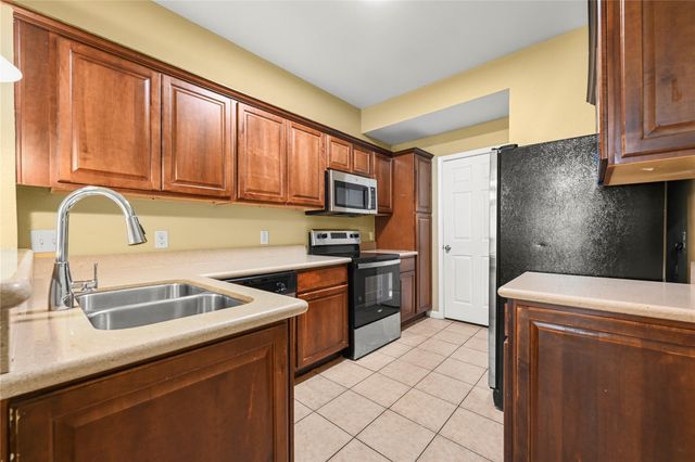 1520 Sherwood Forest Street 301, Houston, TX 77043