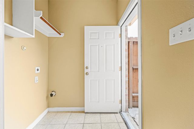 1520 Sherwood Forest Street 301, Houston, TX 77043