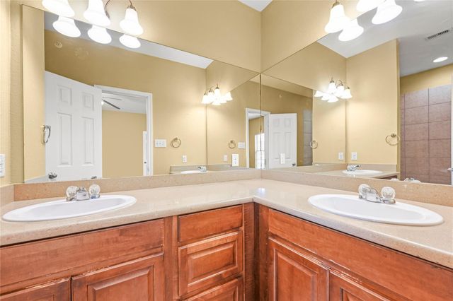 1520 Sherwood Forest Street 301, Houston, TX 77043