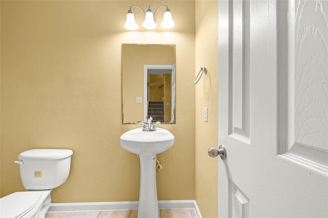 1520 Sherwood Forest Street 301, Houston, TX 77043