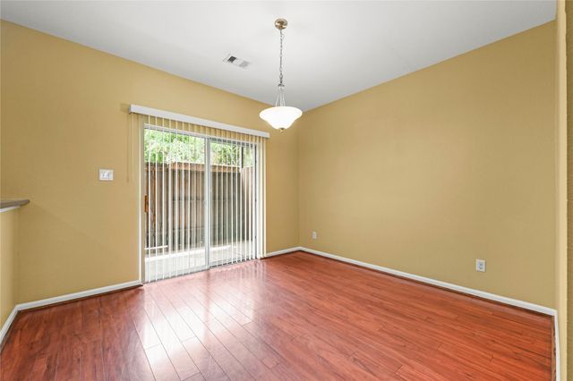 1520 Sherwood Forest Street 301, Houston, TX 77043