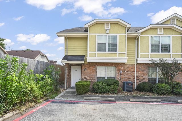 1520 Sherwood Forest Street 301, Houston, TX 77043