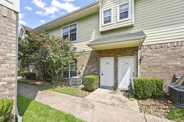 1520 Sherwood Forest Street 301, Houston, TX 77043