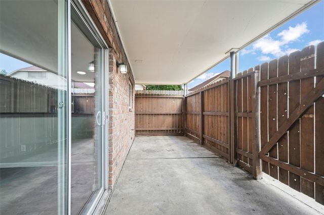 1520 Sherwood Forest Street 301, Houston, TX 77043