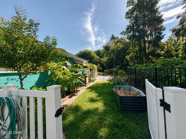 357 S Seneca Boulevard, Daytona Beach, FL 32114