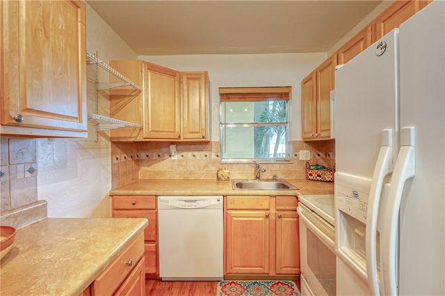 2400 NE 10th Street 204, Pompano Beach, FL 33062