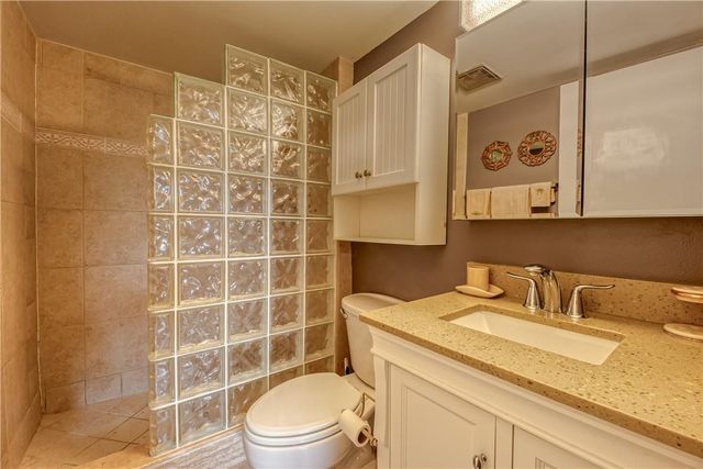 2400 NE 10th Street 204, Pompano Beach, FL 33062