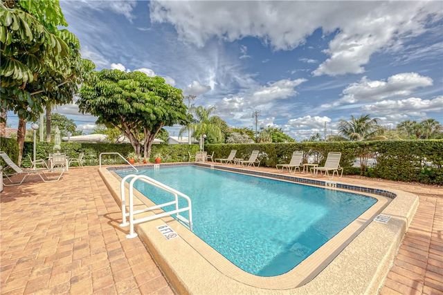 2400 NE 10th Street 204, Pompano Beach, FL 33062