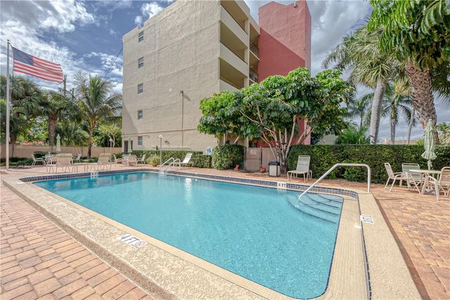 2400 NE 10th Street 204, Pompano Beach, FL 33062