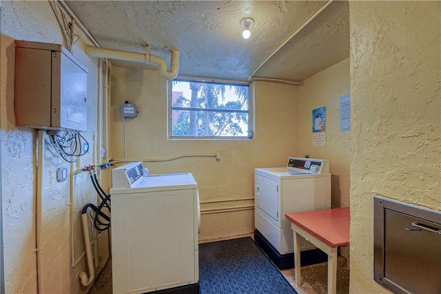 2400 NE 10th Street 204, Pompano Beach, FL 33062