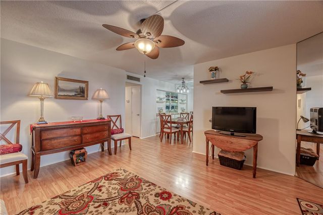 2400 NE 10th Street 204, Pompano Beach, FL 33062