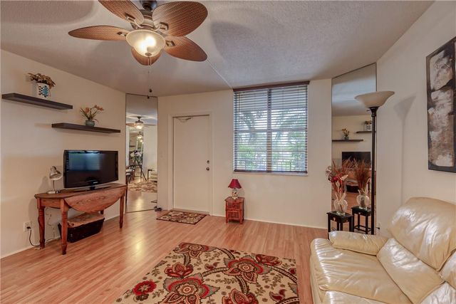 2400 NE 10th Street 204, Pompano Beach, FL 33062