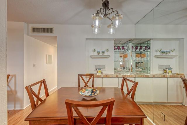 2400 NE 10th Street 204, Pompano Beach, FL 33062