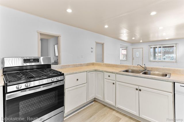 7645 Fisher Avenue, Warren, MI 48091