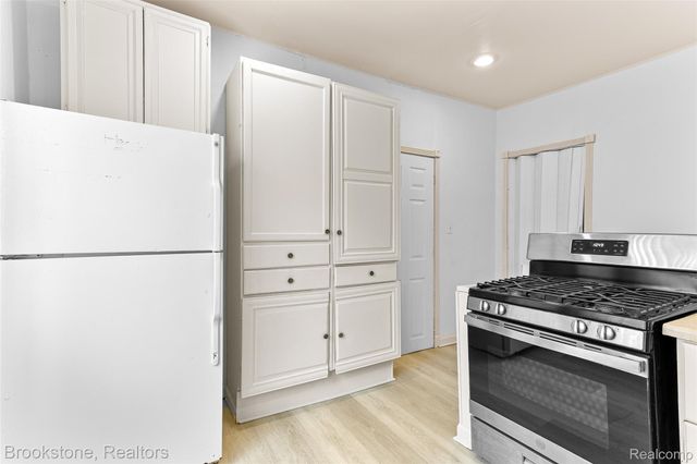 7645 Fisher Avenue, Warren, MI 48091