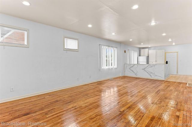 7645 Fisher Avenue, Warren, MI 48091